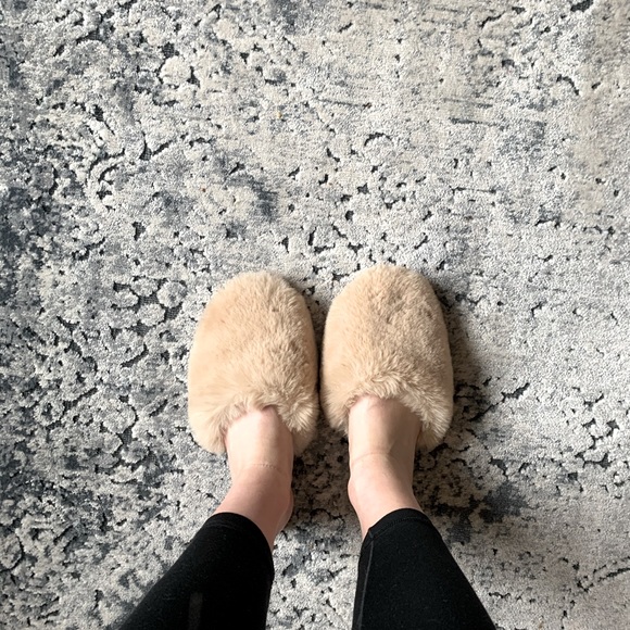 Fluffy slides/slippers - Picture 2 of 2